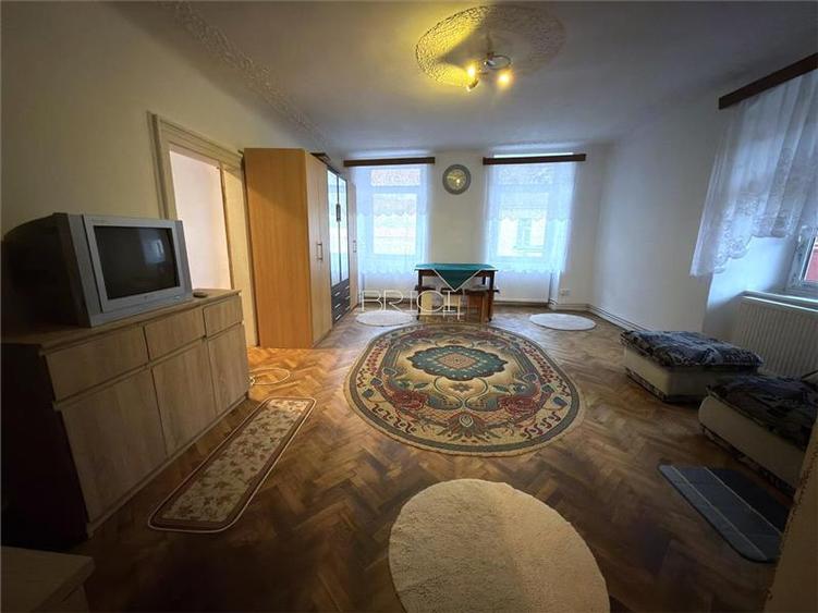 Apartament cu 2 camere semidecomandat în Centrul Istoric