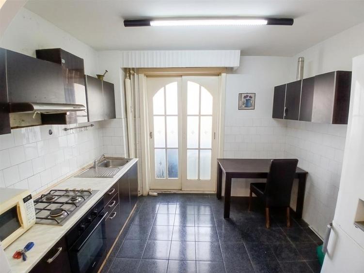 Apartament cu 3 camere decomandat în Cetății