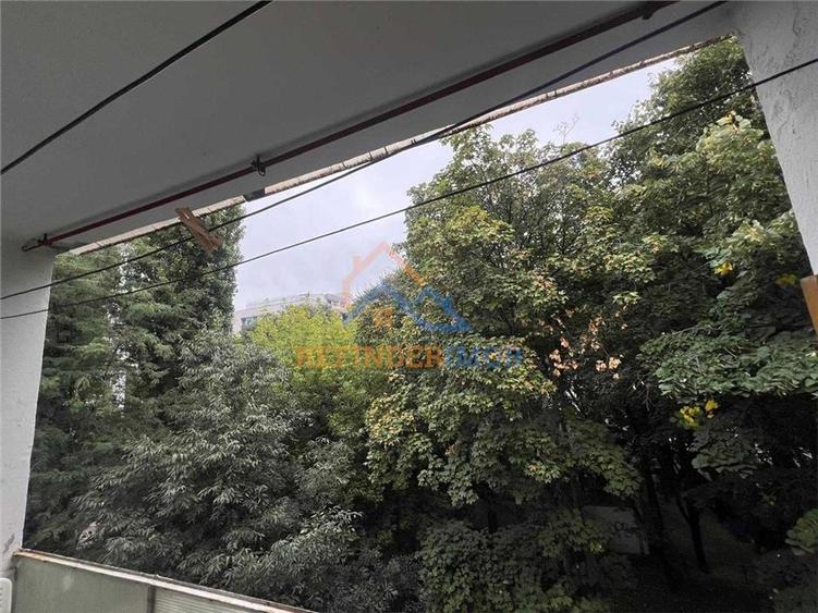 Apartament cu 3 camere decomandat, mobilat în Berceni