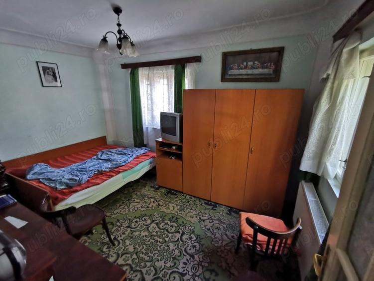 Casă cu 5 camere cu Teren 4365 Mp în Vidra