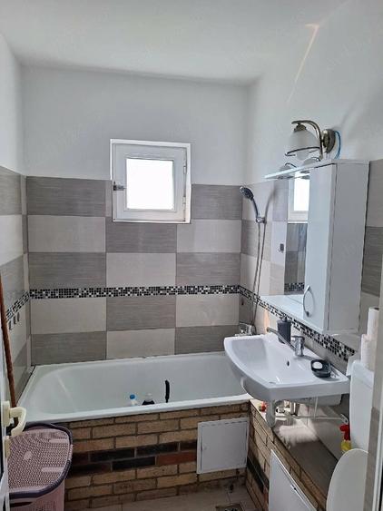 Apartament cu 3 camere decomandat în Bularga