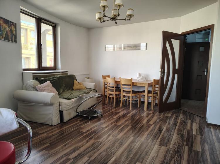 Apartament cu 3 camere decomandat, mobilat în P-ța Universității