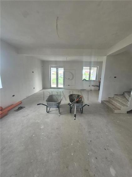 Duplex cu 5 camere cu Canalizare în Moșnița Nouă