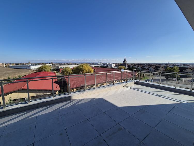 Penthouse cu 4 camere decomandat în Vladimirescu