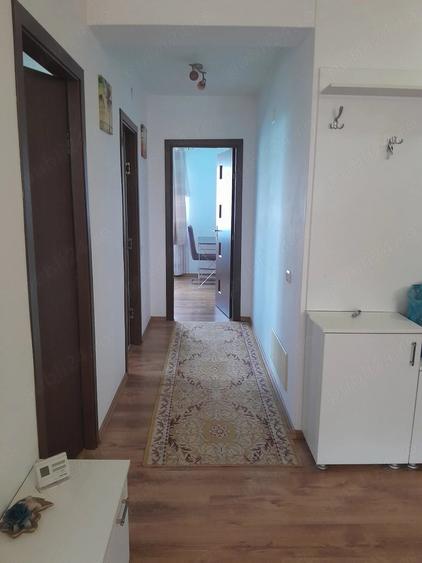 Apartament cu 3 camere semidecomandat în Florești