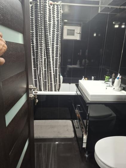 Apartament cu 3 camere decomandat, mobilat în Lăpuș Argeș