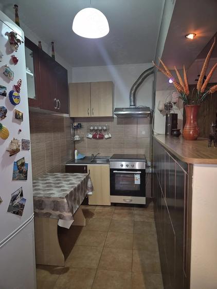 Apartament cu 3 camere decomandat în Troianu