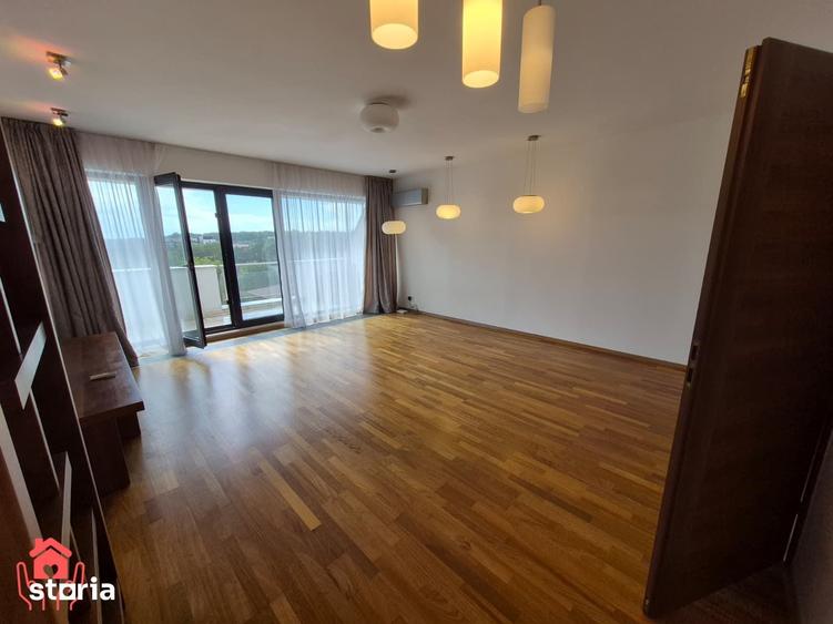 Apartament cu 4 camere decomandat în Est