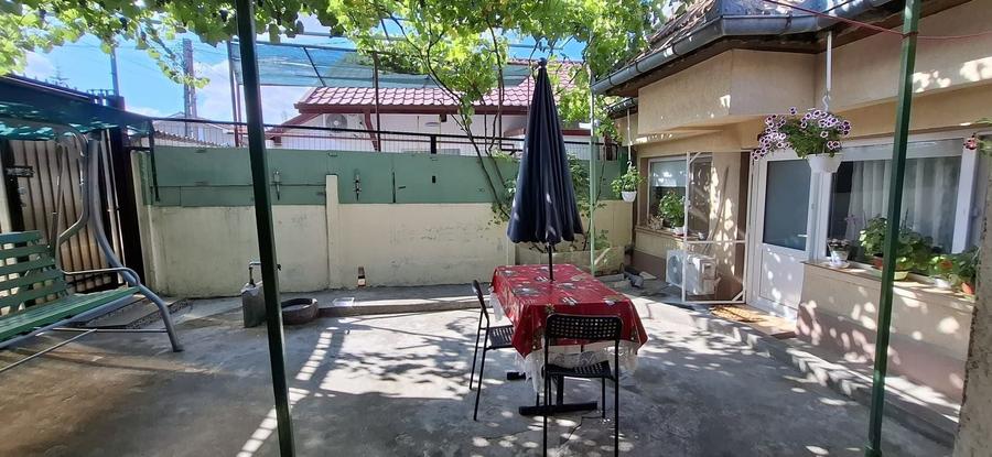 Casă individuală cu 3 camere cu Canalizare în Central