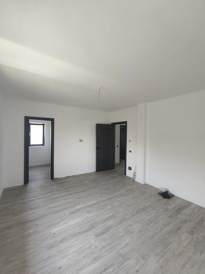 Casă individuală cu 4 camere cu Canalizare în Exterior Vest