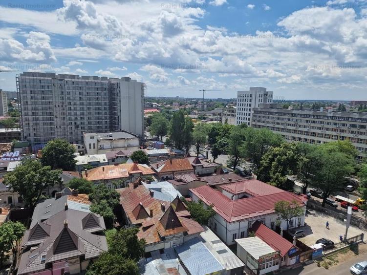 Apartament cu 5 camere decomandat în Parcul Carol