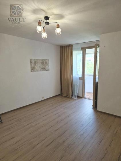 Garsonieră semidecomandată în Titan