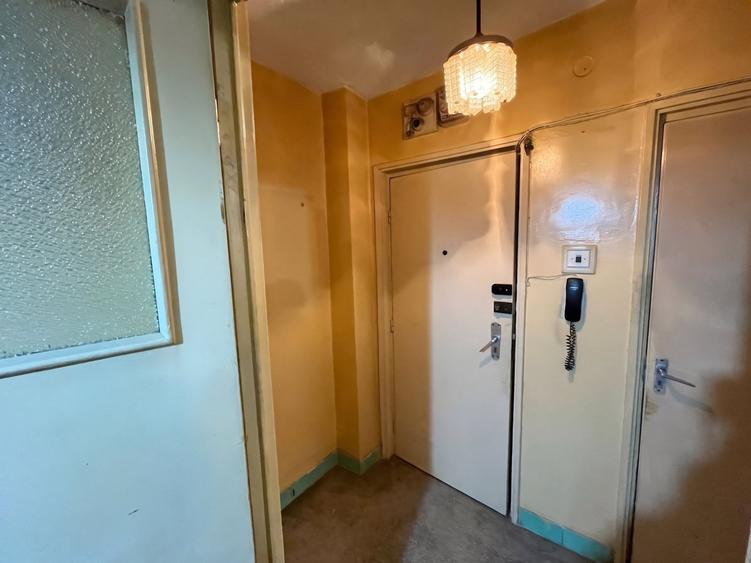 Apartament cu 2 camere semidecomandat în Bucur Obor