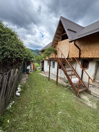 Casă cu 4 camere în Corbi