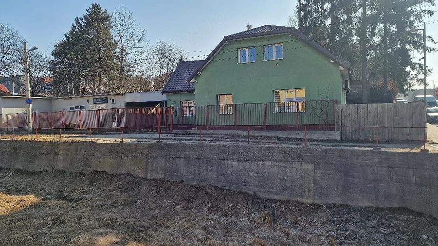 Spațiu comercial, de 283 mp, în Petros