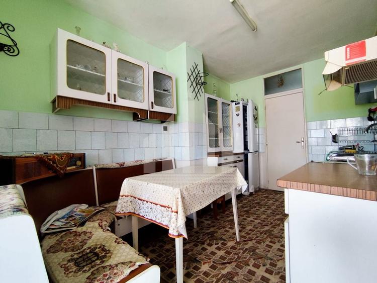 Apartament cu 4 camere decomandat, mobilat în Central