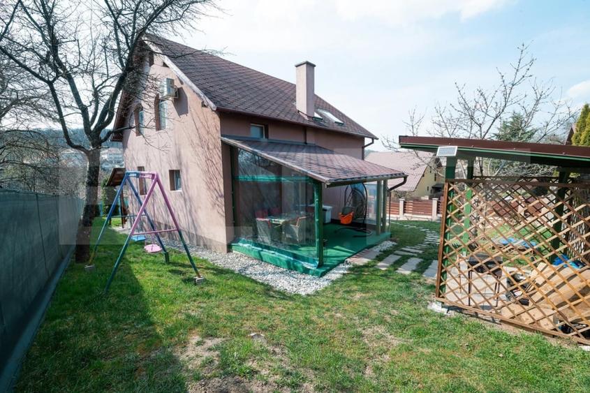 Casă individuală cu 4 camere cu Canalizare în Reghin
