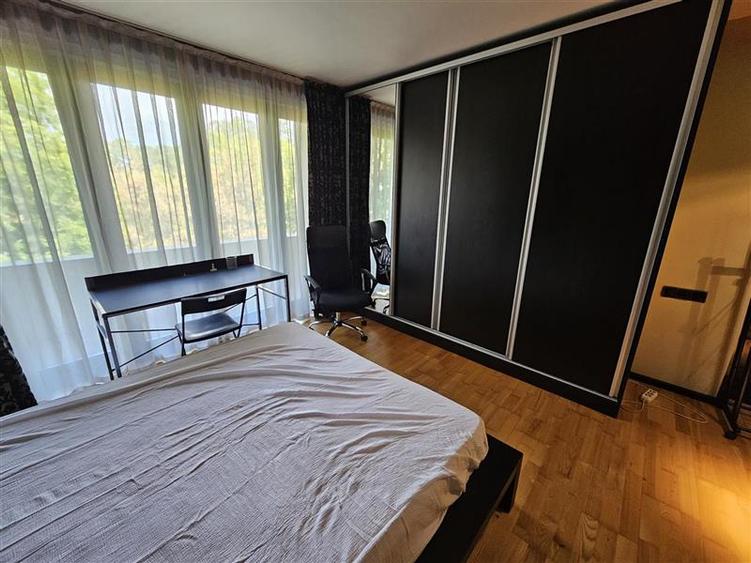 Apartament cu 2 camere semidecomandat, mobilat în Central