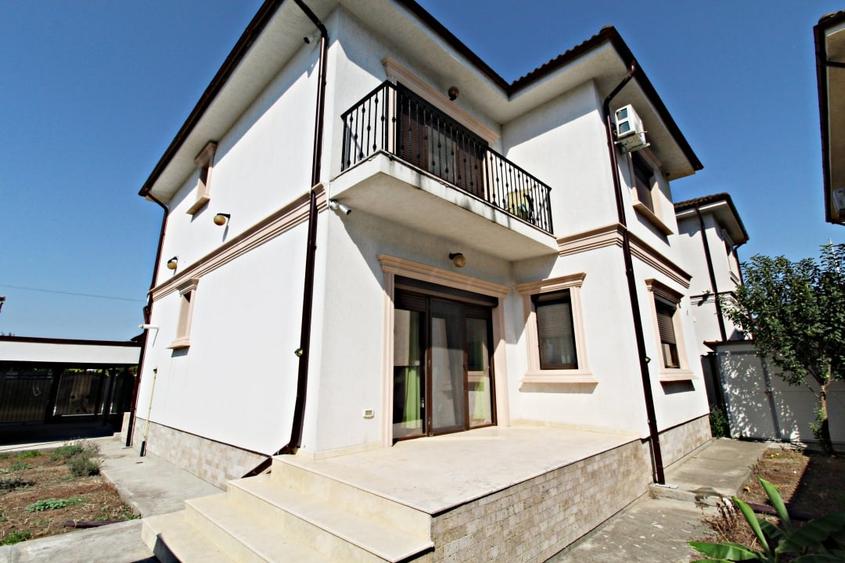 Casă individuală cu 5 camere cu Canalizare în Cumpăna