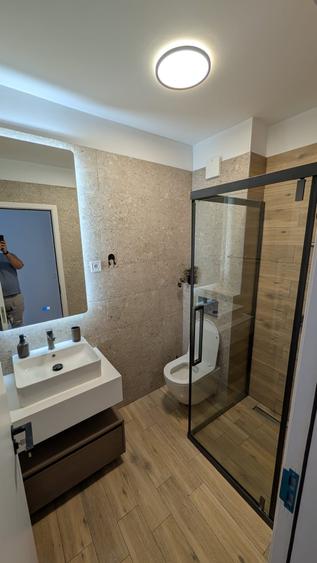 Apartament cu 3 camere semidecomandat în Florești