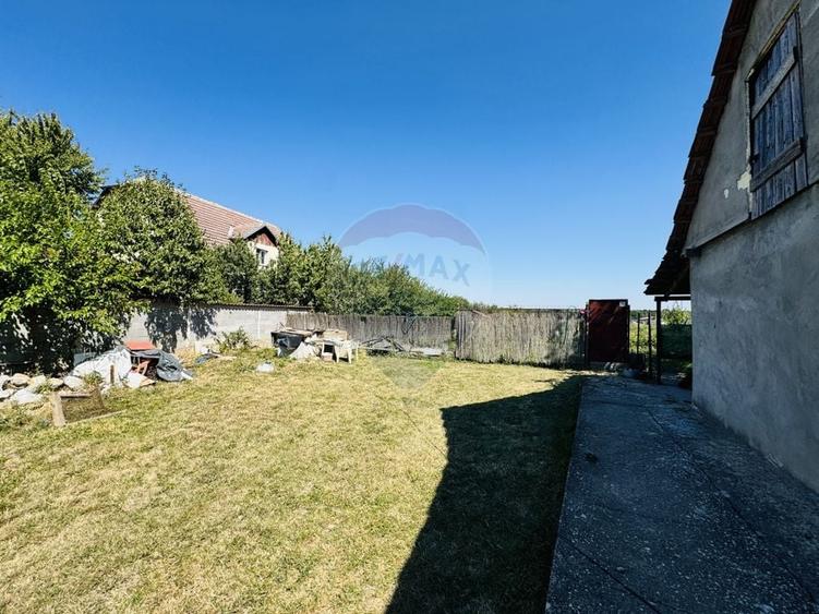 Teren Construcții intravilan de 6210 mp, în Apateu