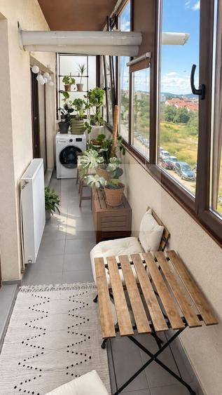 Apartament cu 3 camere semidecomandat, mobilat în Zorilor