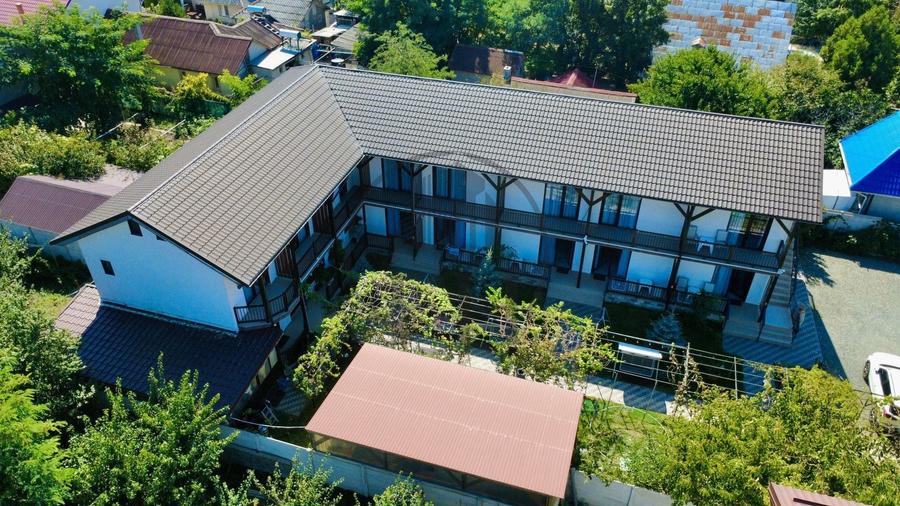 Casă individuală cu 16 camere cu Canalizare în Vest