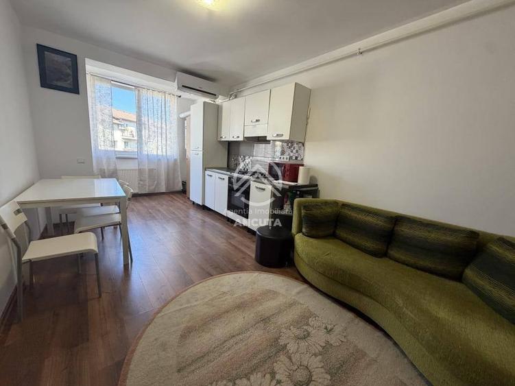 Apartament cu 2 camere semidecomandat în Tăuți