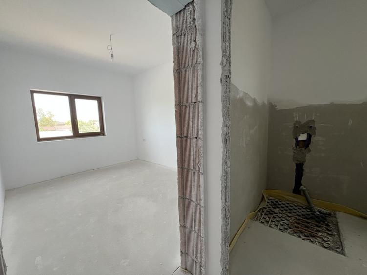 Duplex cu 5 camere cu Canalizare în Chișoda