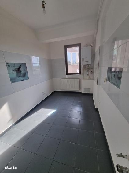Apartament cu 2 camere semidecomandat în Roșu