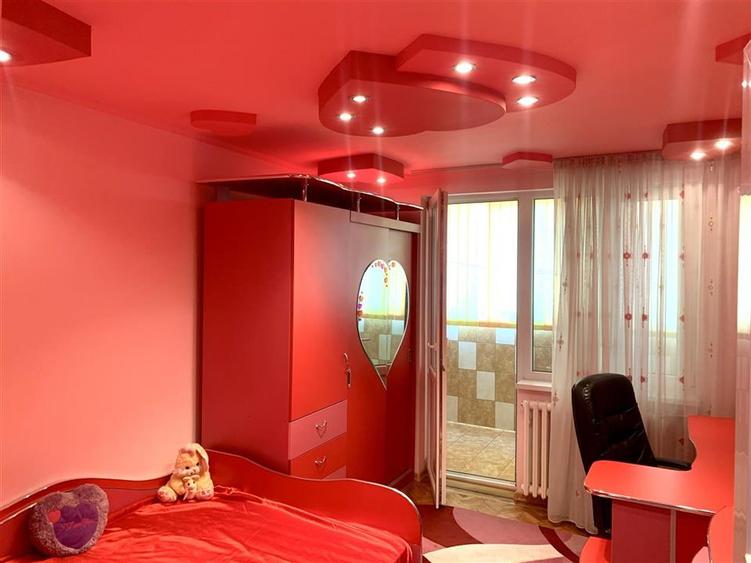 Apartament cu 3 camere decomandat în Cantemir