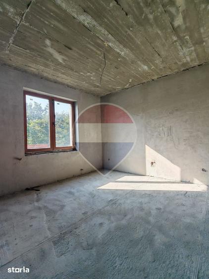 Casă cu 5 camere decomandat cu Teren 570 Mp în Central