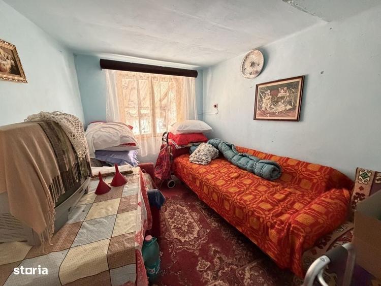 Casă cu 4 camere în Sămăila