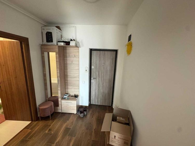 Garsonieră decomandată în Roșu