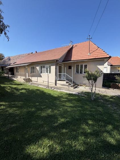Casa la tara renovata, cu livada si gradina mare Podeni judet CLUJ