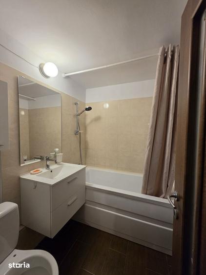 Apartament cu 3 camere decomandat în Titan