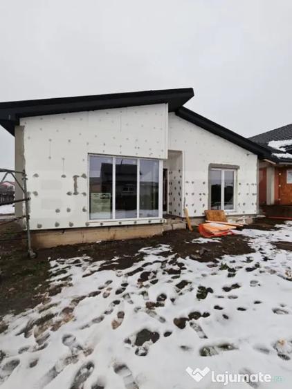 Casă cu 4 camere cu Teren 800 Mp în Mihai Viteazu