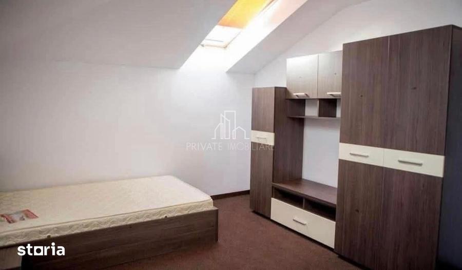 Apartament cu 5 camere decomandat în 22 Decembrie 1989