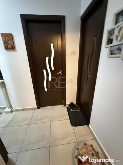 Apartament cu 3 camere decomandat în Drumul Taberei