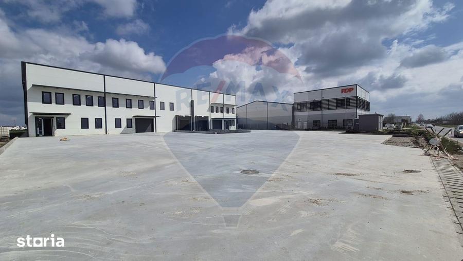 Spațiu comercial, de 2,645 mp, în Tunari