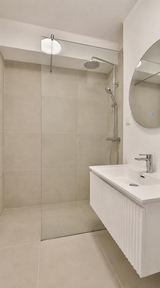 Apartament cu 3 camere semidecomandat în Domenii