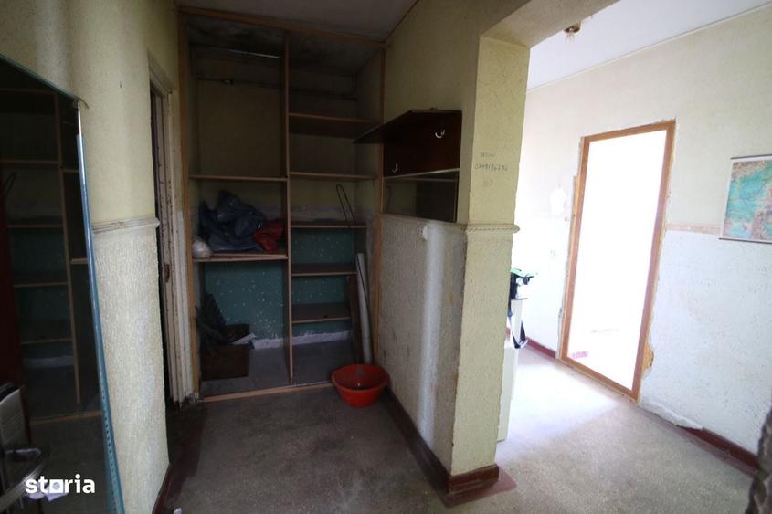 Apartament cu 3 camere decomandat în Micro 20