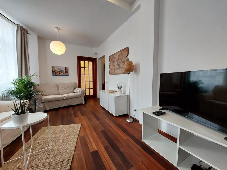 Apartament cu 2 camere semidecomandat în Cișmigiu