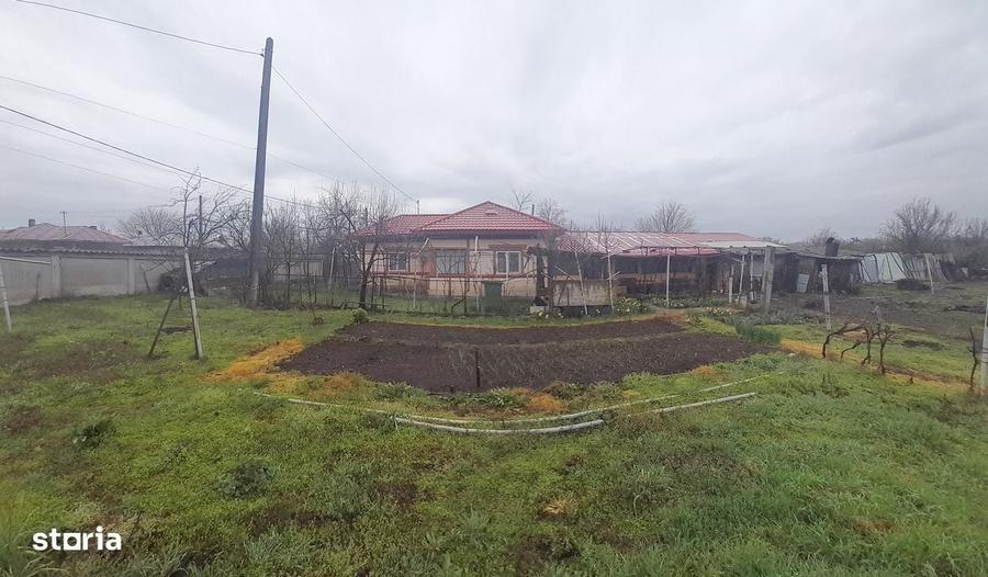 Casă cu 4 camere cu Teren 1760 Mp în Măldăeni