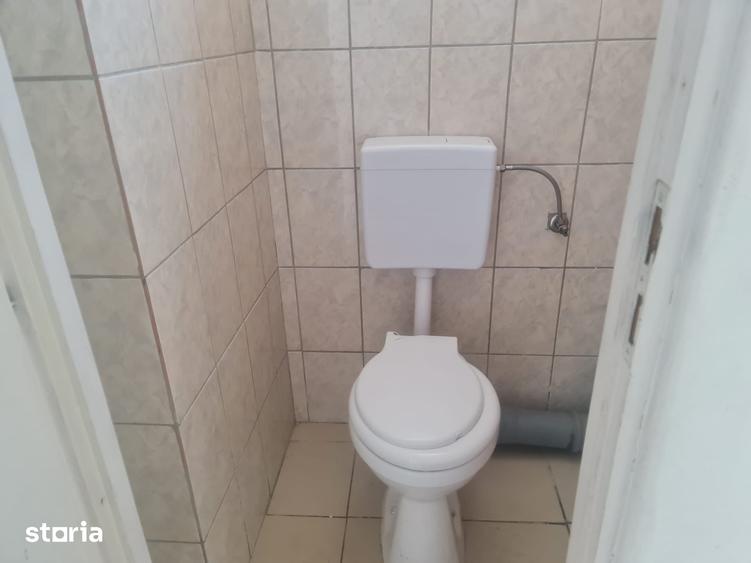 Spațiu comercial, de 437 mp, în Est