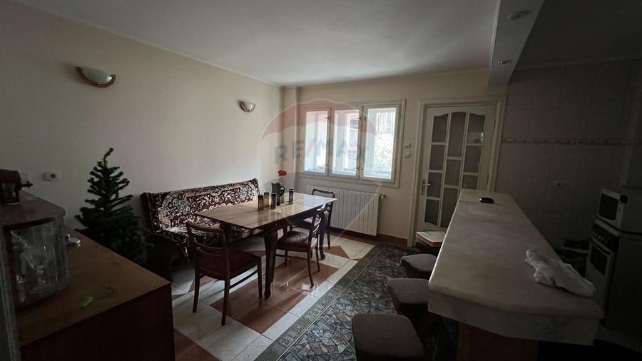 Casă cu 6 camere cu Teren 294 Mp în Gării