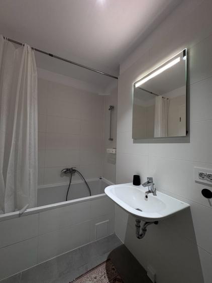 Apartament cu 2 camere decomandat, mobilat în Tractorul