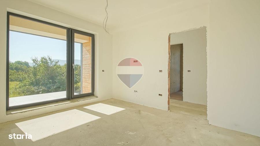 Casă cu 4 camere în Ghimbav Livadă