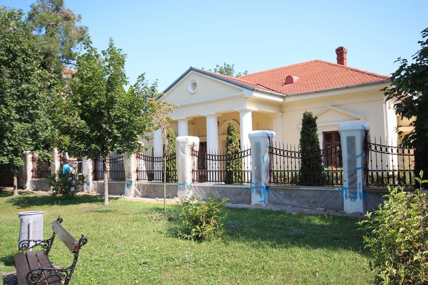 Casă individuală cu 6 camere cu Canalizare în Badea Cârțan