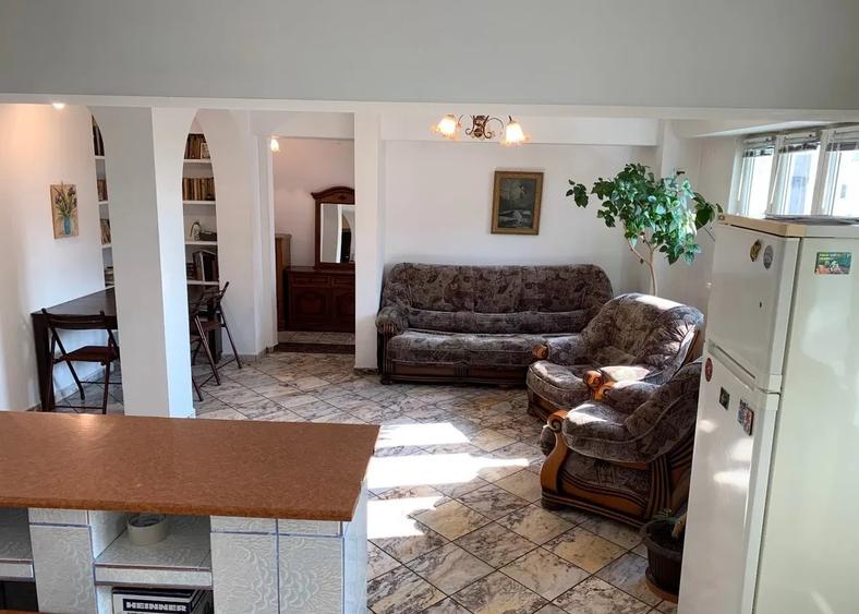 Apartament cu 4 camere decomandat, mobilat în Iancului